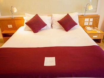 Superior Suite, 1 King Bed (Pool Side)