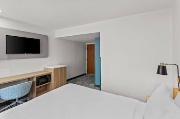 Standard Room, 1 Queen Bed, Accessible, Non Smoking