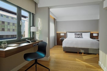 Superior Room, 1 King Bed with Sofa bed, Courtyard View