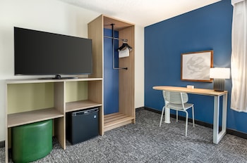Room, 1 King Bed, Accessible (Hearing)