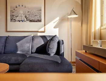 Classic Room, 1 King Bed (Castle View)