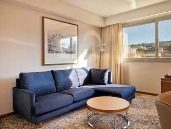 Classic Room, 1 King Bed (Castle View)