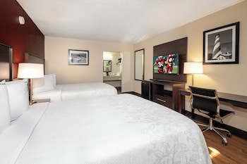 Standard Room, 2 Queen Beds (Smoke Free)