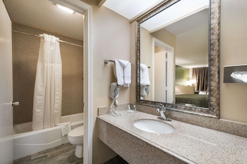 Suite, 1 King Bed, Smoking
