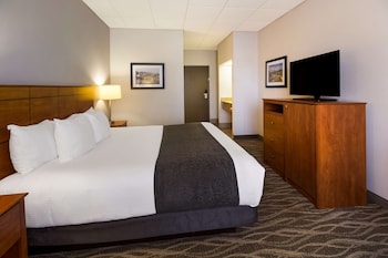 Standard Room, 1 Queen Bed, Non Smoking, Refrigerator & Microwave (1st Floor)