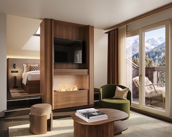 Junior Suite with Balcony and Mountain View