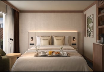 Deluxe Suite with Living Room, Terrace and Mountain View