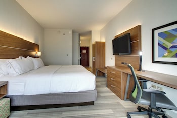 Standard Room, 1 King Bed, Roll-in Shower (Communications)