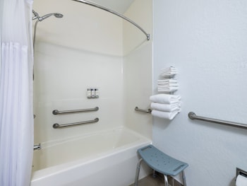 Standard Room, 2 Queen Beds, Accessible Bathtub (Communications, Mobility)