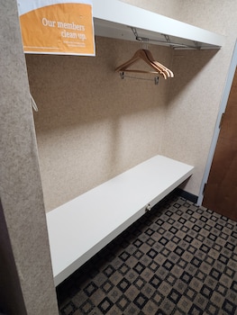 Handicap Room 1 Queen Non Smoking