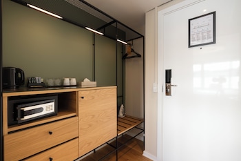 SIDE-BY-SIDE 2 ROOMS NEXT TO EACH OTHER