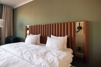 SIDE-BY-SIDE 2 ROOMS NEXT TO EACH OTHER