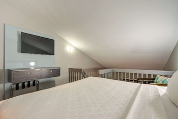 Suite, 1 King Bed, Non Smoking