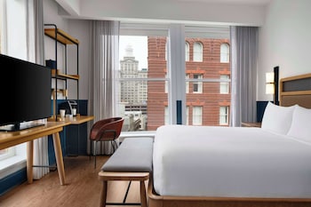 Deluxe Studio Suite, 1 King Bed, City View