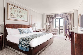 Premier King Balcony Room