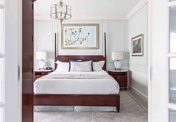 Corner One Bedroom Suite