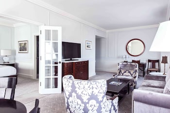 Corner One Bedroom Suite