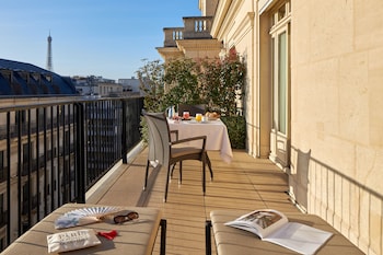 Country Setting Room Terrace Eiffel Tower