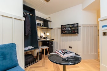 Classic Suite, 1 King Bed with Sofa bed, River View