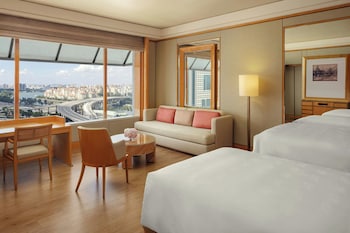 Club Deluxe Room, 2 Twin Beds, City View, High Floor (Club Deluxe Kallang)