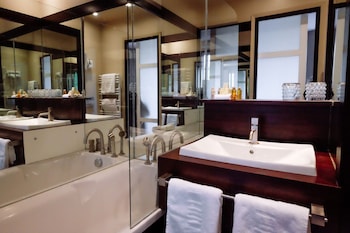 Panoramic Double Room, River View (Classic Room)
