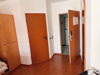 Standard Room, 1 Queen Bed