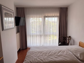 Standard Room, 1 Queen Bed