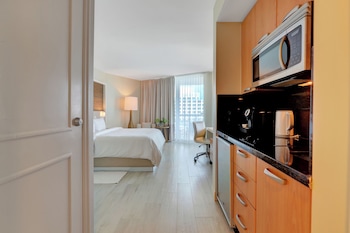 Studio Suite, 1 King Bed, Ocean View, Mobility Bathtub