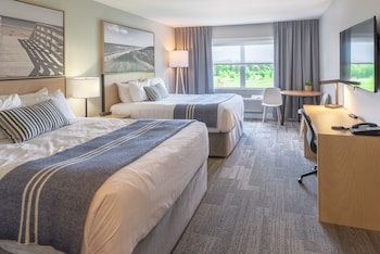 Superior Room, 2 Queen Beds, Non Smoking, Golf View