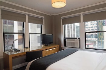 Standard Room, 1 Queen Bed (Modern Queen)