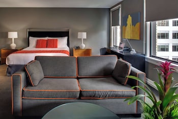 Premium Studio, 1 King Bed with Sofa bed (Max Studio King)