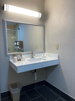 Deluxe Room, 1 King Bed, Accessible, Non Smoking