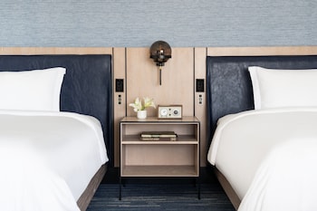 Deluxe Room, 2 Queen Beds, Balcony (Tower)
