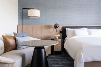 Deluxe Room, 1 King Bed, Balcony (Tower)