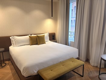 Comfort Room, 1 King Bed, Non Smoking (Converts to 2 Twin Beds)