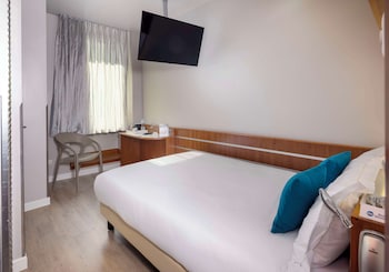 Standard Room, 1 Double Bed (French Size Bed 140 Cm)