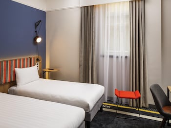 Room, 2 Twin Beds (The Duet)