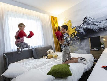 Family Room, Multiple Beds