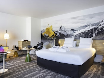 Suite, 1 Double Bed with Sofa bed, Mountain View