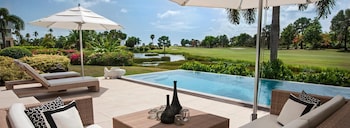 Three Bedroom Palm Grove Residence with Pool