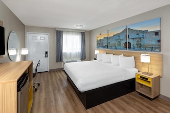 Room, 1 King Bed, Accessible, Non Smoking (Mobility,Hearing,Tub w/Grab Bars)