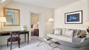Suite, 1 Bedroom, Balcony (Opera View)
