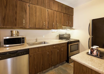 Suite, 1 King Bed, Mobility Accessible, Balcony