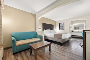 Standard Room, 1 King Bed, Non Smoking, Refrigerator & Microwave (with Single Sofabed)