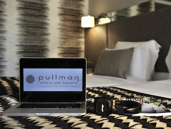 Superior Room, 2 Twin Beds, City View