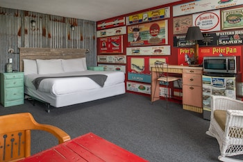 Premium King Theme Room with Marina View and Balcony Not Pet Friendly