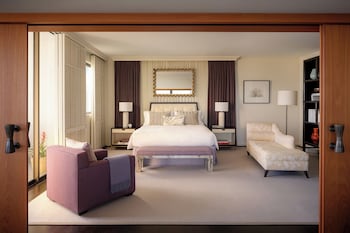 Halekulani Suite