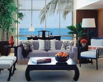Halekulani Suite