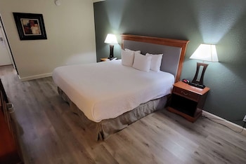 Deluxe Room, 1 King Bed
