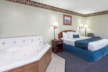 Deluxe Studio Suite, 1 King Bed, Non Smoking